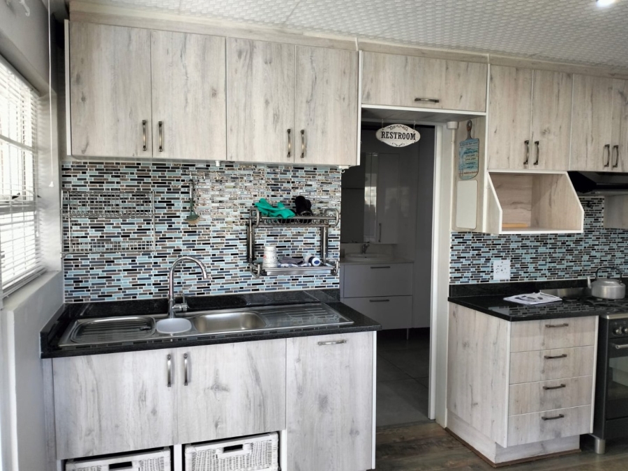 2 Bedroom Property for Sale in Stasieweg Western Cape